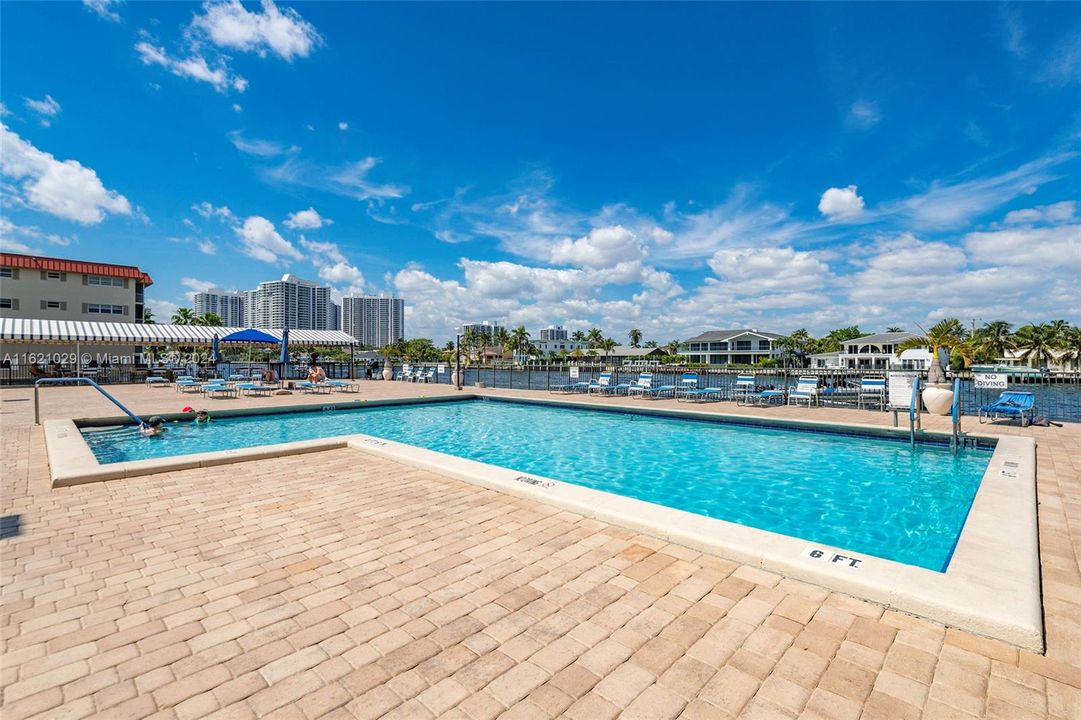 Vendido Recientemente: $425,000 (2 camas, 2 baños, 1360 Pies cuadrados)