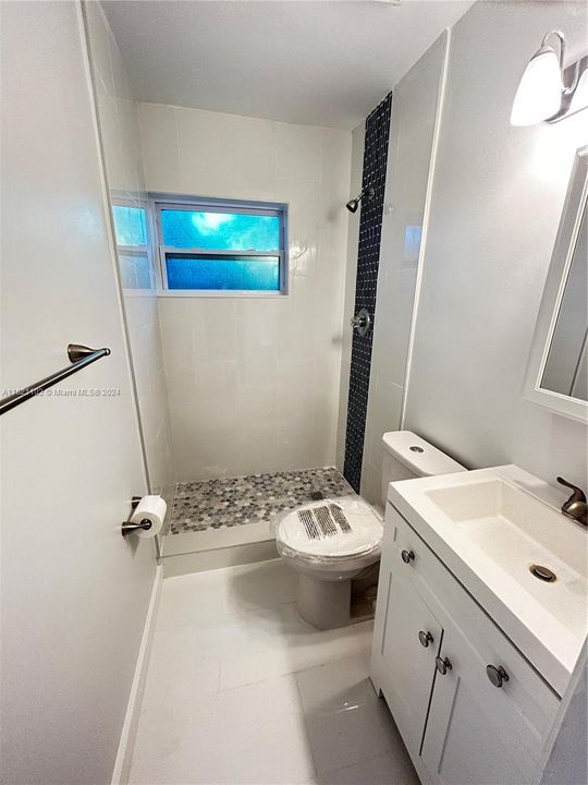 Unit 1 Studio Bathroom