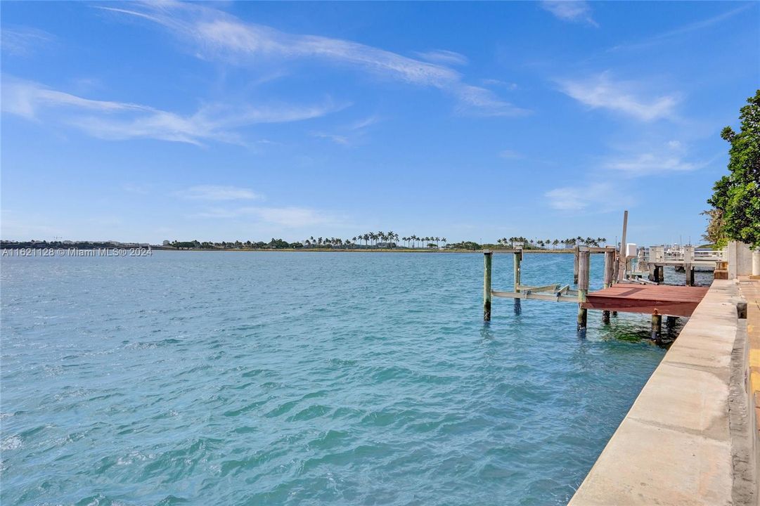Recently Sold: $7,495,000 (7 beds, 7 baths, 6199 Square Feet)