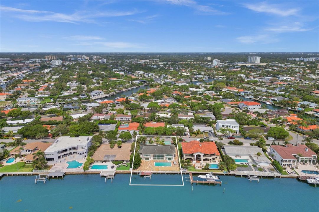 Recently Sold: $7,495,000 (7 beds, 7 baths, 6199 Square Feet)