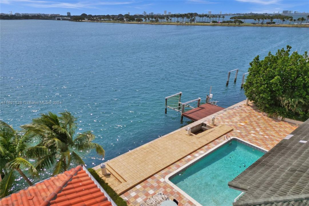 Recently Sold: $7,495,000 (7 beds, 7 baths, 6199 Square Feet)