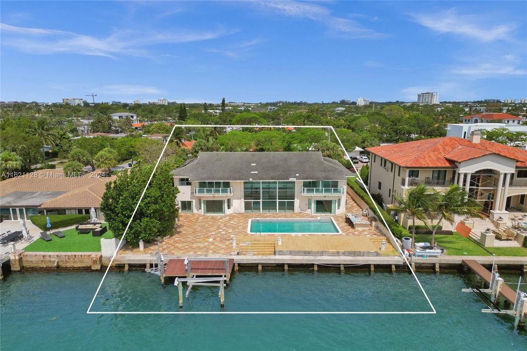 Recently Sold: $7,495,000 (7 beds, 7 baths, 6199 Square Feet)