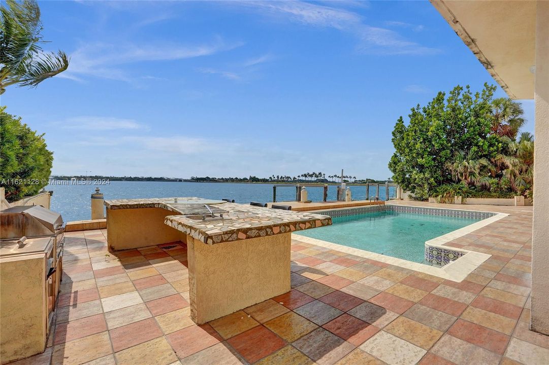Recently Sold: $7,495,000 (7 beds, 7 baths, 6199 Square Feet)