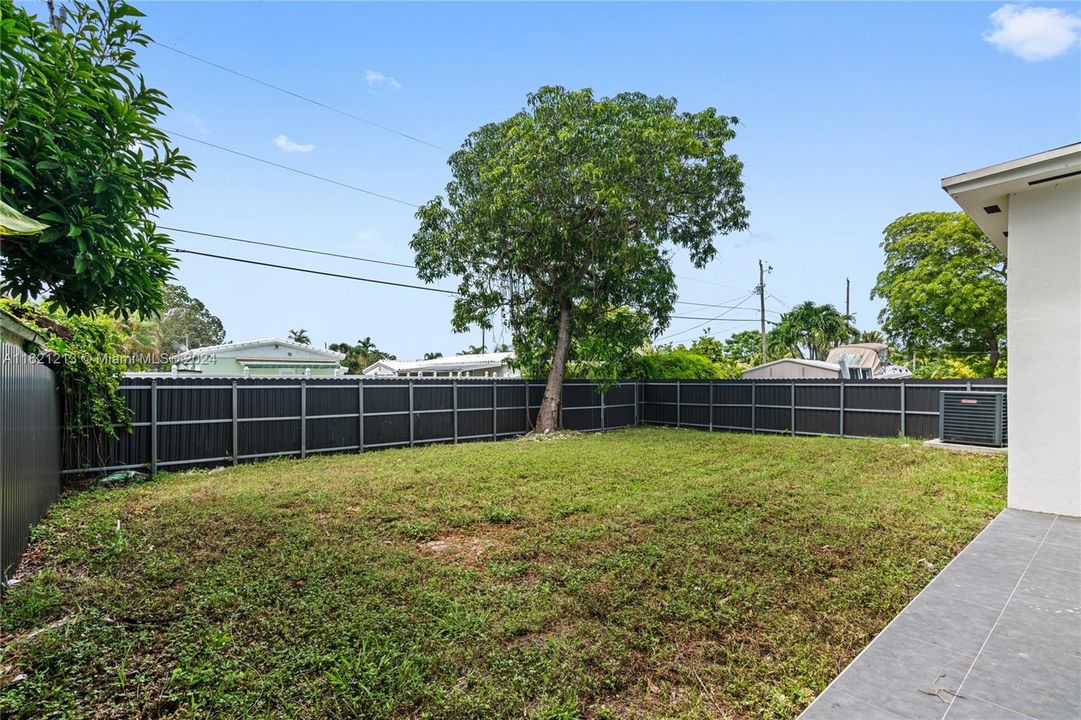 For Sale: $850,000 (4 beds, 3 baths, 2092 Square Feet)