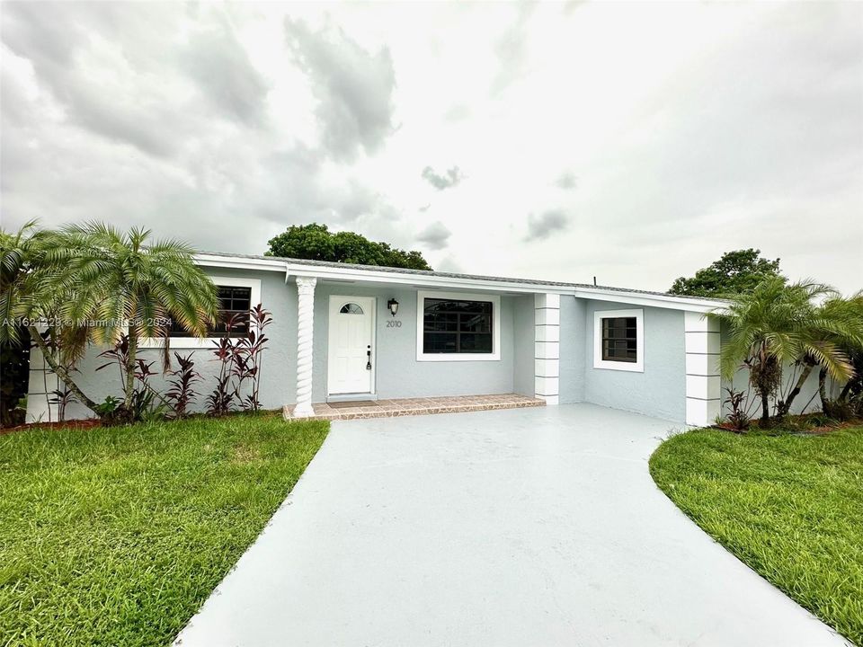 Active With Contract: $559,000 (4 beds, 2 baths, 1558 Square Feet)