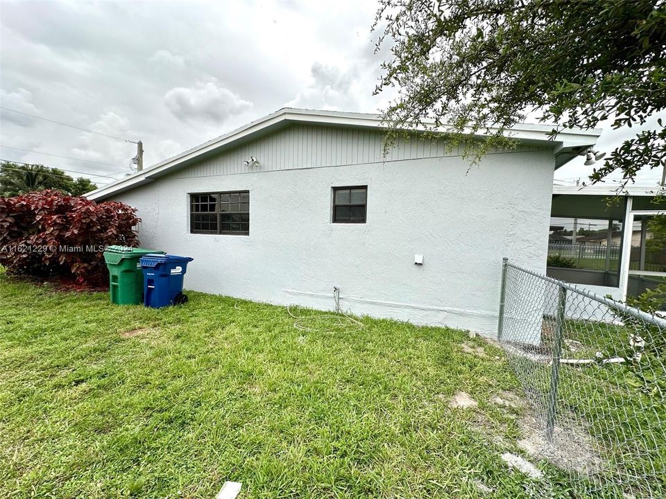 Active With Contract: $559,000 (4 beds, 2 baths, 1558 Square Feet)