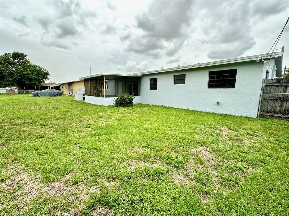 Active With Contract: $559,000 (4 beds, 2 baths, 1558 Square Feet)