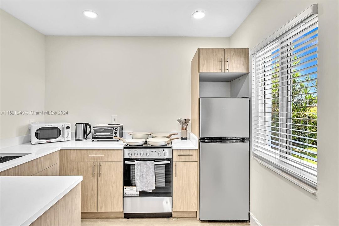 Active With Contract: $700,000 (0 beds, 0 baths, 1336 Square Feet)