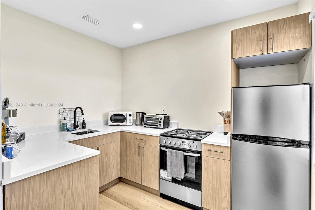 Active With Contract: $700,000 (0 beds, 0 baths, 1336 Square Feet)