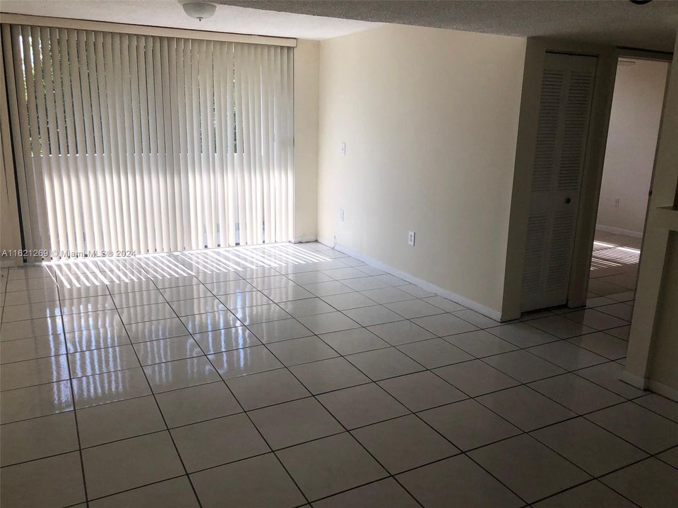 Recently Rented: $2,350 (2 beds, 2 baths, 827 Square Feet)