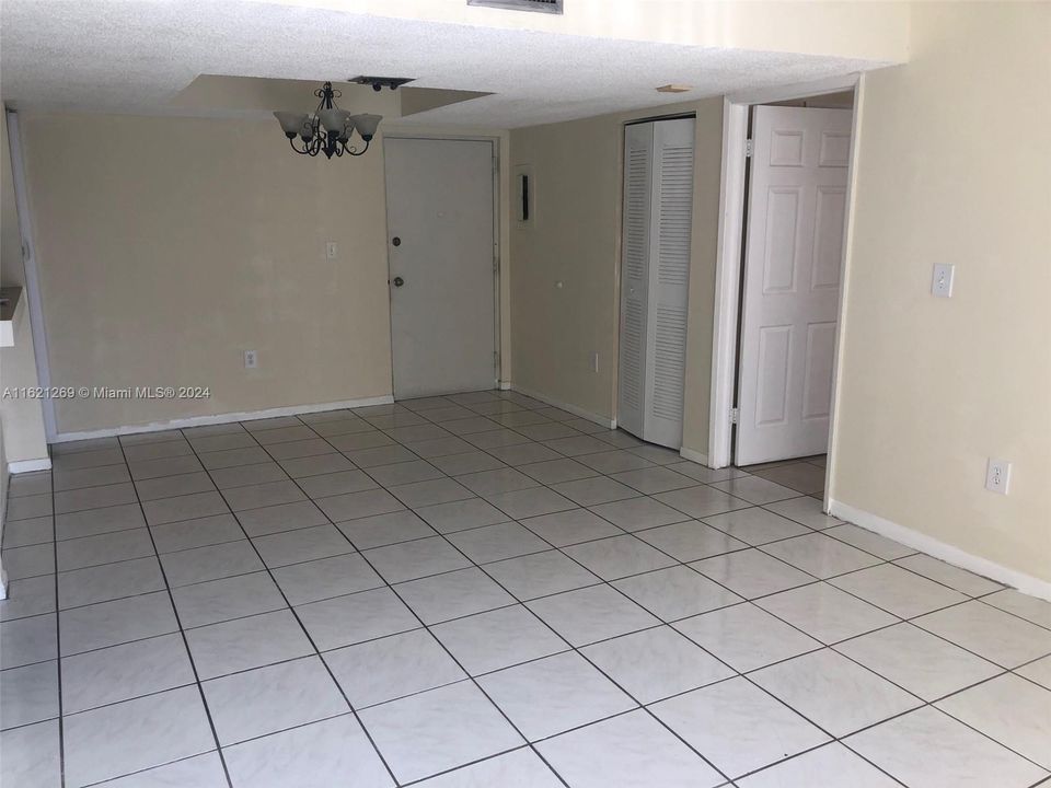 Recently Rented: $2,350 (2 beds, 2 baths, 827 Square Feet)