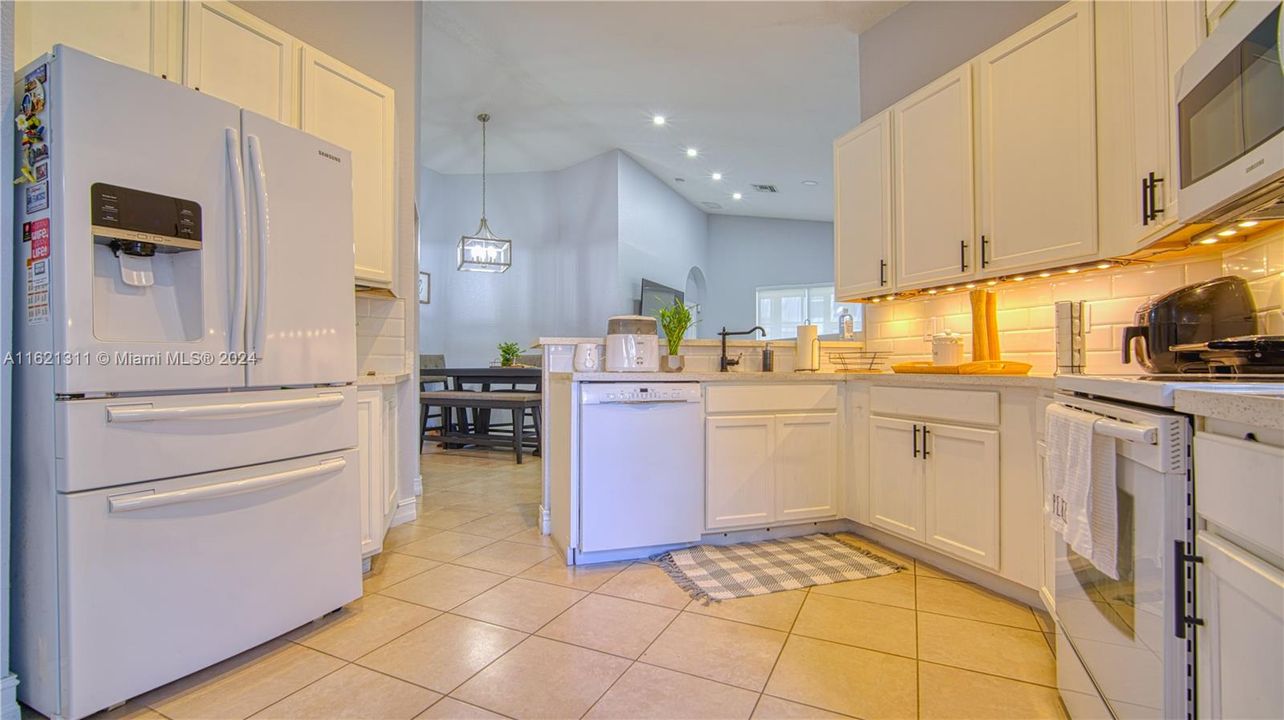 Active With Contract: $2,800 (4 beds, 2 baths, 1450 Square Feet)