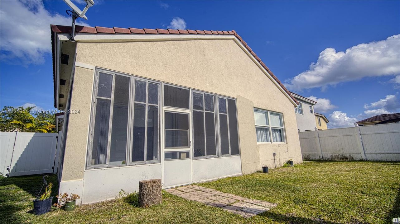 Active With Contract: $2,800 (4 beds, 2 baths, 1450 Square Feet)