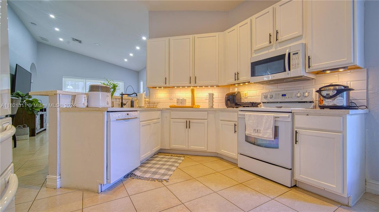 Active With Contract: $2,800 (4 beds, 2 baths, 1450 Square Feet)