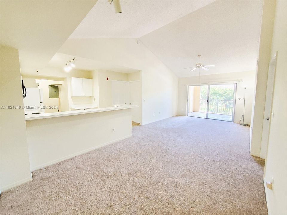 Recently Rented: $2,200 (2 beds, 2 baths, 1124 Square Feet)