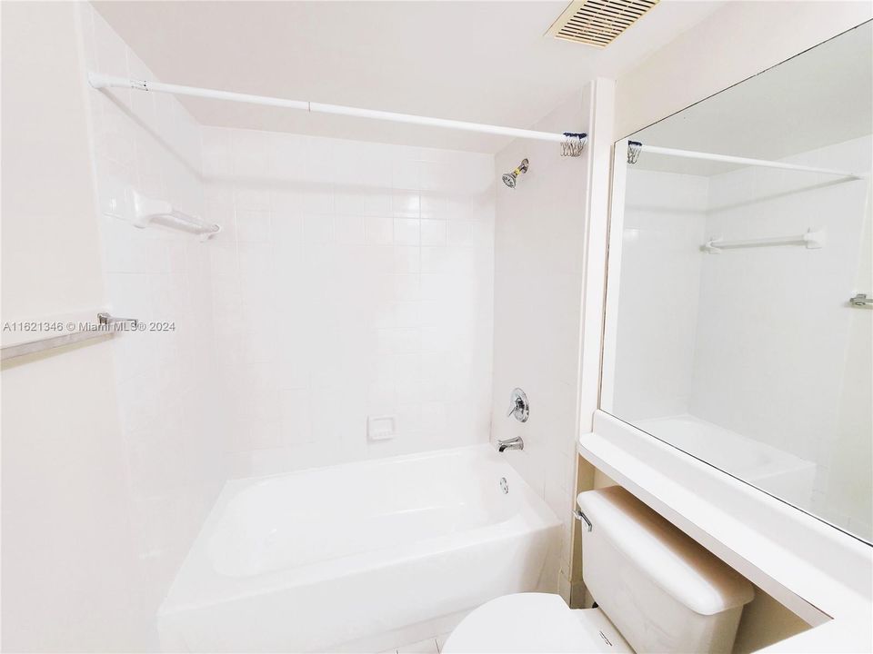 2nd Bathroom Shower/Bathtub