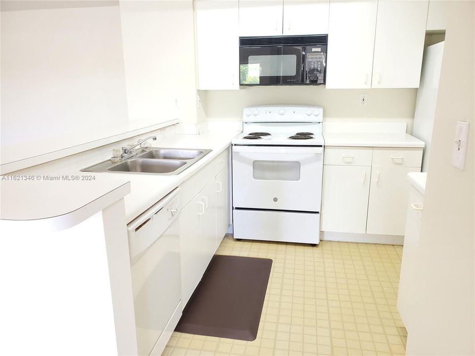 Recently Rented: $2,200 (2 beds, 2 baths, 1124 Square Feet)