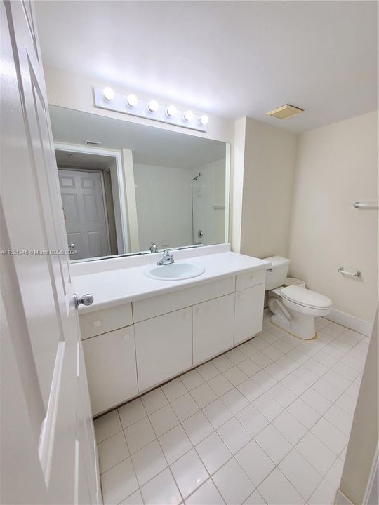 Recently Rented: $2,200 (2 beds, 2 baths, 1124 Square Feet)