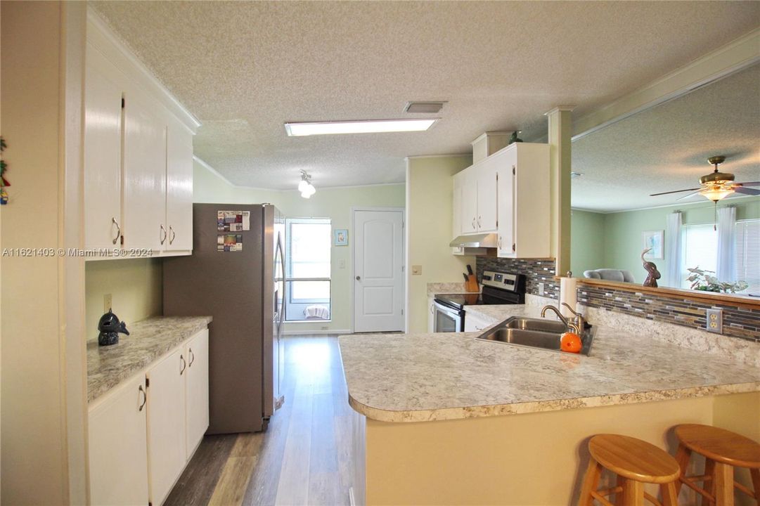 For Sale: $169,000 (2 beds, 2 baths, 1392 Square Feet)