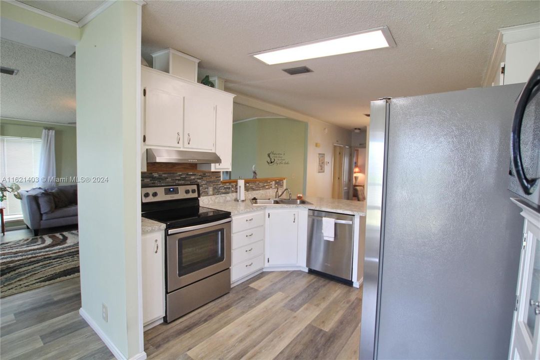 For Sale: $169,000 (2 beds, 2 baths, 1392 Square Feet)