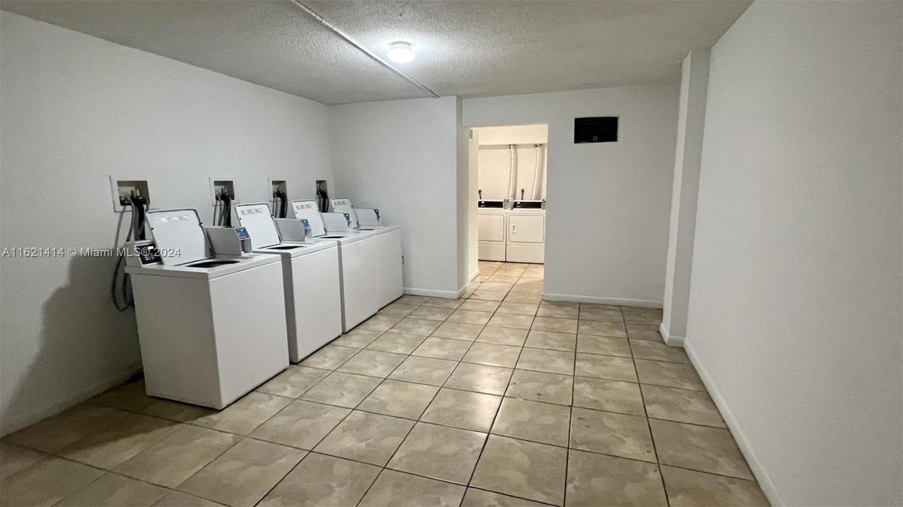 Recently Rented: $1,950 (1 beds, 1 baths, 870 Square Feet)