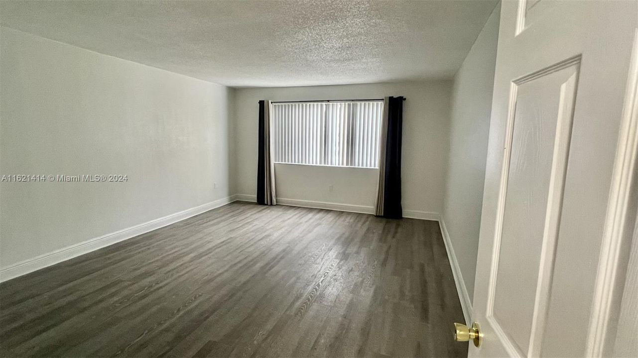 Recently Rented: $1,950 (1 beds, 1 baths, 870 Square Feet)