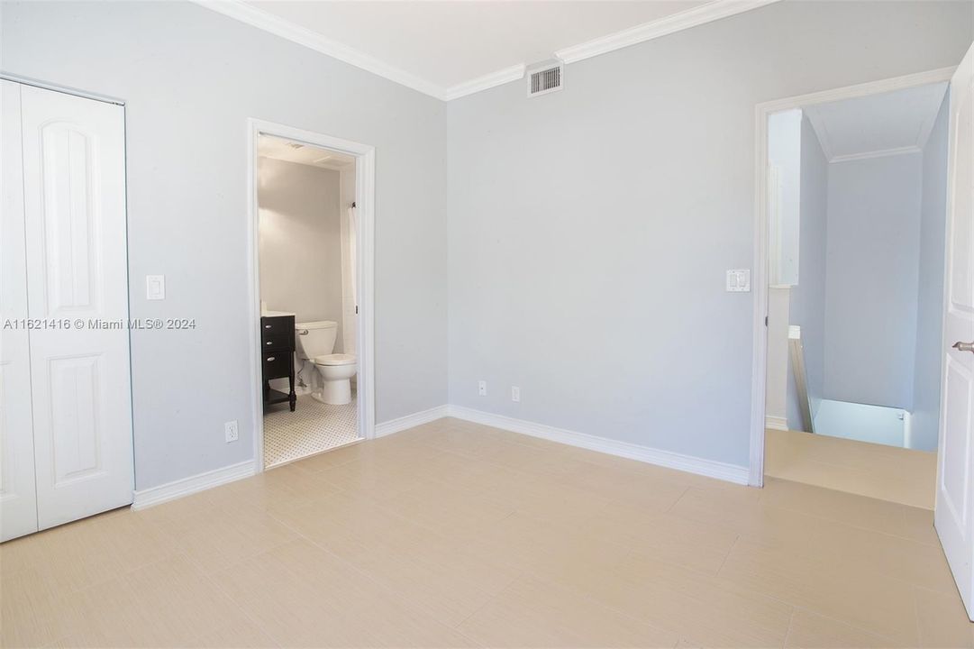 Active With Contract: $490,000 (2 beds, 2 baths, 1131 Square Feet)