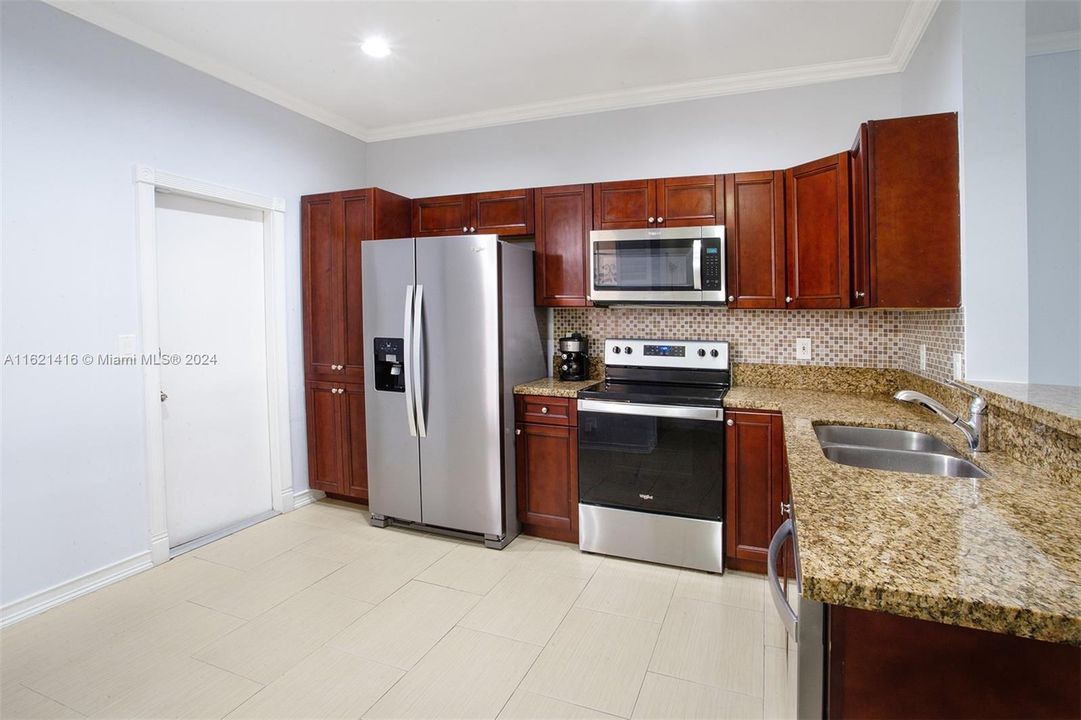 Active With Contract: $490,000 (2 beds, 2 baths, 1131 Square Feet)