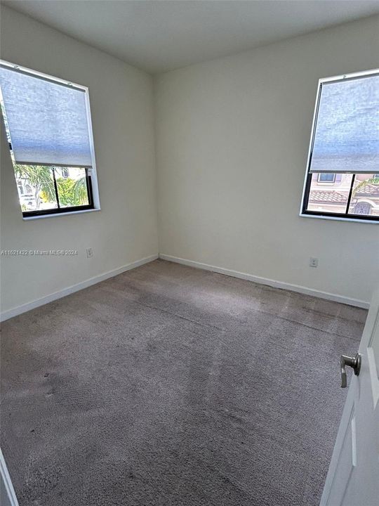 Active With Contract: $3,200 (3 beds, 2 baths, 1726 Square Feet)