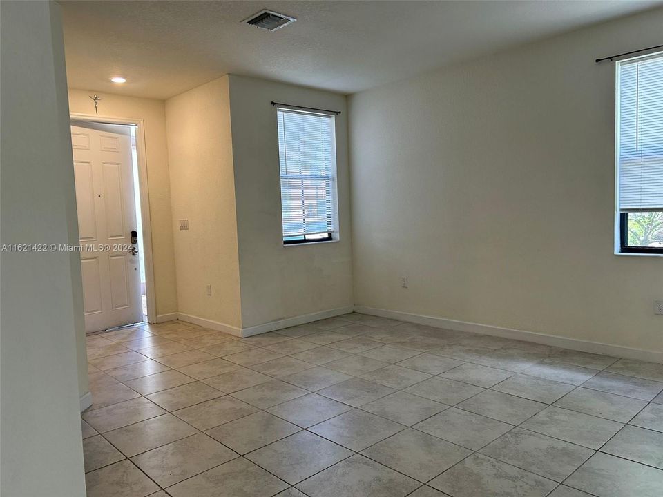 Active With Contract: $3,200 (3 beds, 2 baths, 1726 Square Feet)