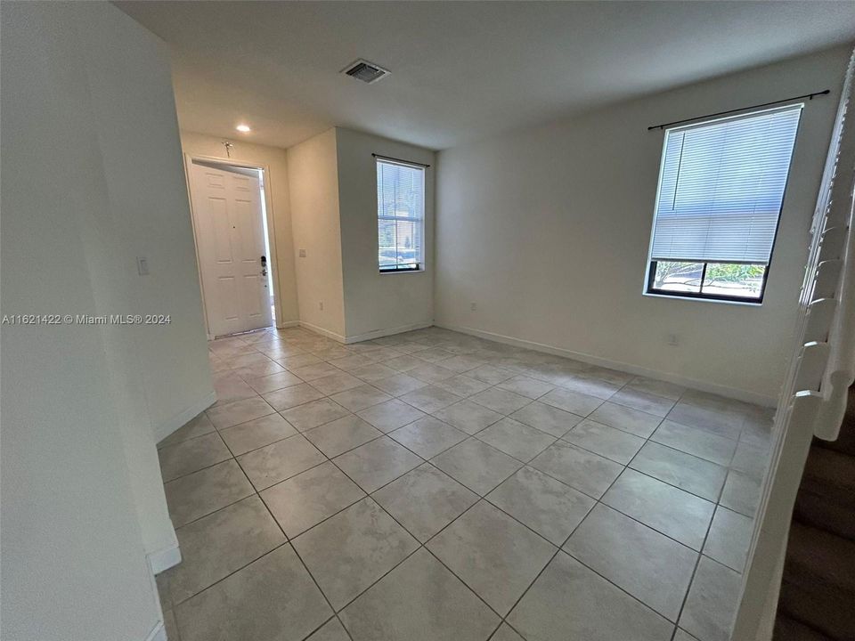 Active With Contract: $3,200 (3 beds, 2 baths, 1726 Square Feet)