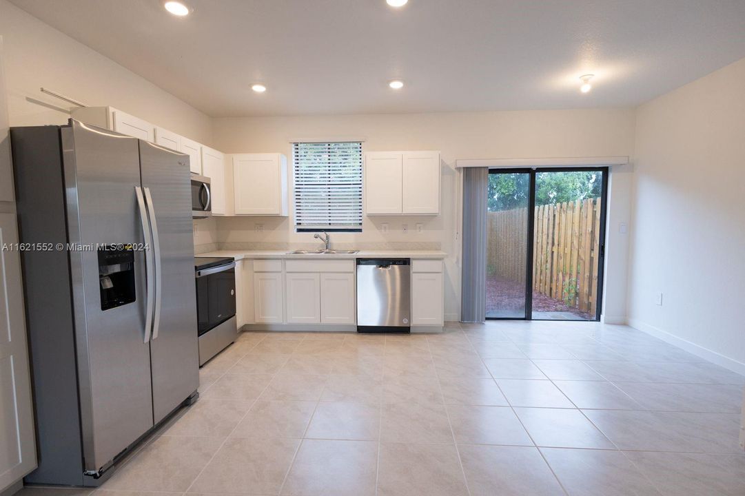 For Rent: $2,685 (3 beds, 3 baths, 1380 Square Feet)