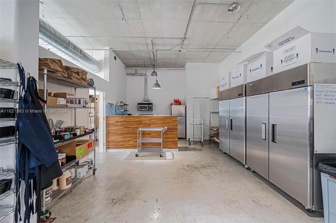 For Sale: $899,000 (1 beds, 1 baths, 1463 Square Feet)