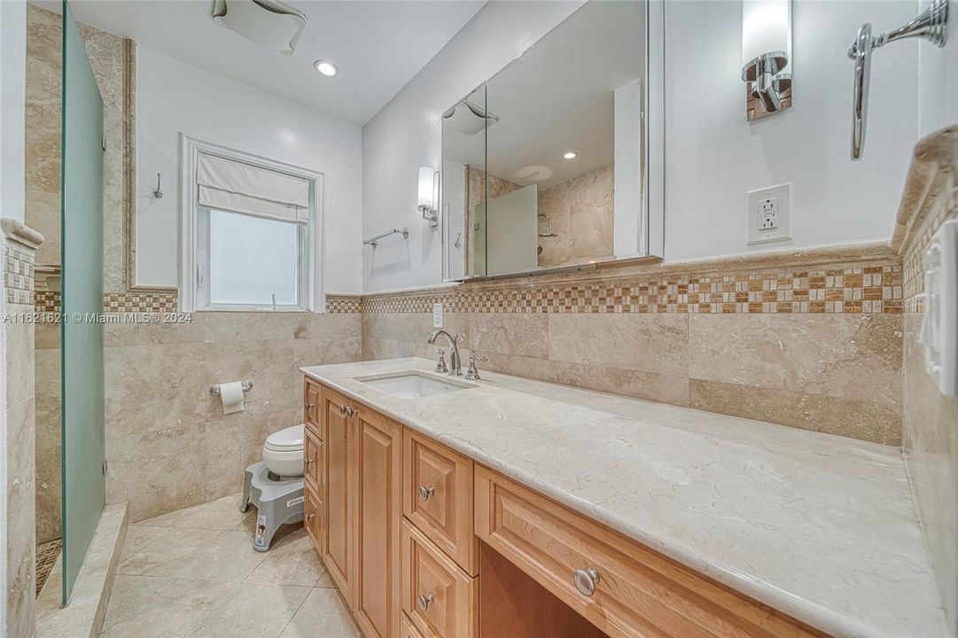 Active With Contract: $7,450 (3 beds, 2 baths, 2615 Square Feet)