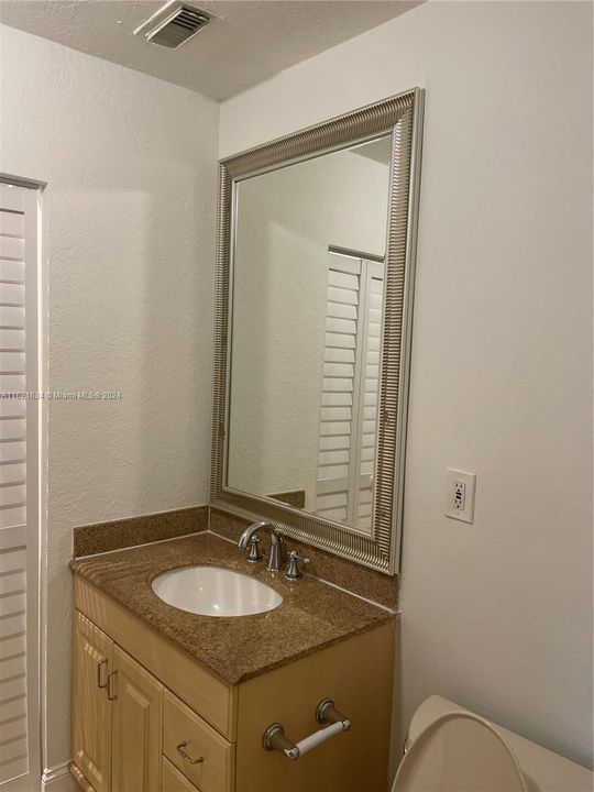 Active With Contract: $1,550 (1 beds, 1 baths, 2415 Square Feet)