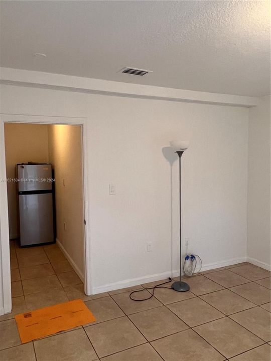 Active With Contract: $1,550 (1 beds, 1 baths, 2415 Square Feet)