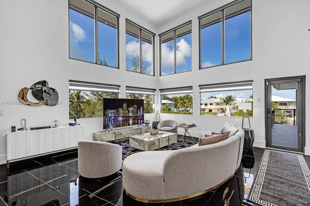 For Sale: $3,500,000 (5 beds, 5 baths, 3868 Square Feet)