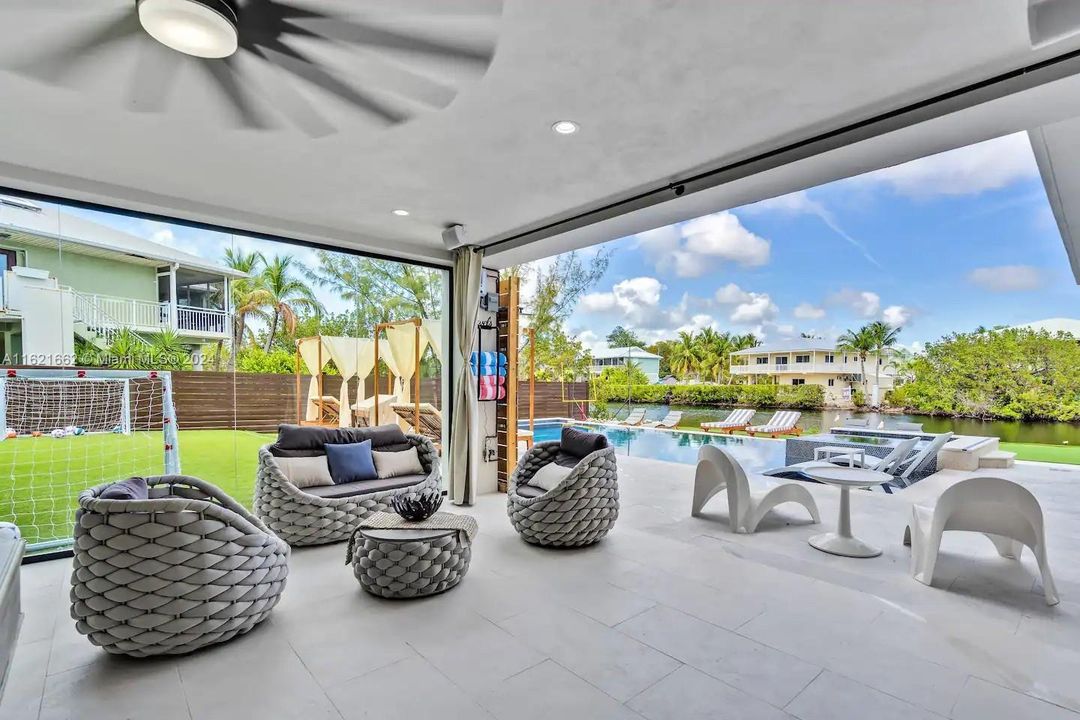 For Sale: $3,500,000 (5 beds, 5 baths, 3868 Square Feet)