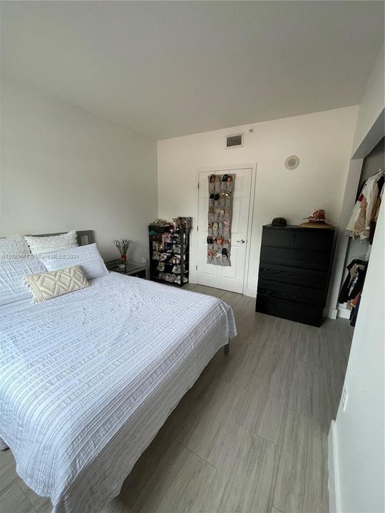 Recently Rented: $2,400 (1 beds, 1 baths, 595 Square Feet)