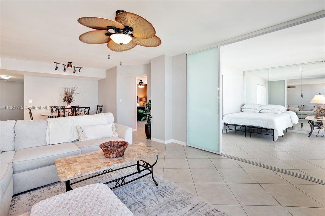 For Sale: $485,000 (2 beds, 2 baths, 1100 Square Feet)