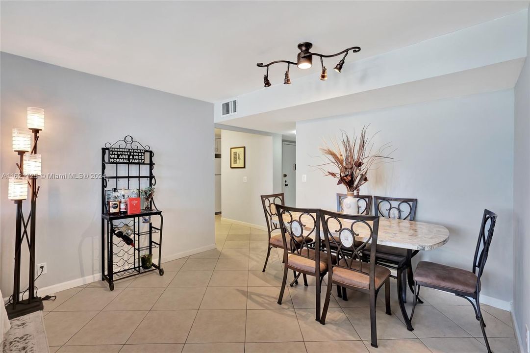 Active With Contract: $485,000 (2 beds, 2 baths, 1100 Square Feet)