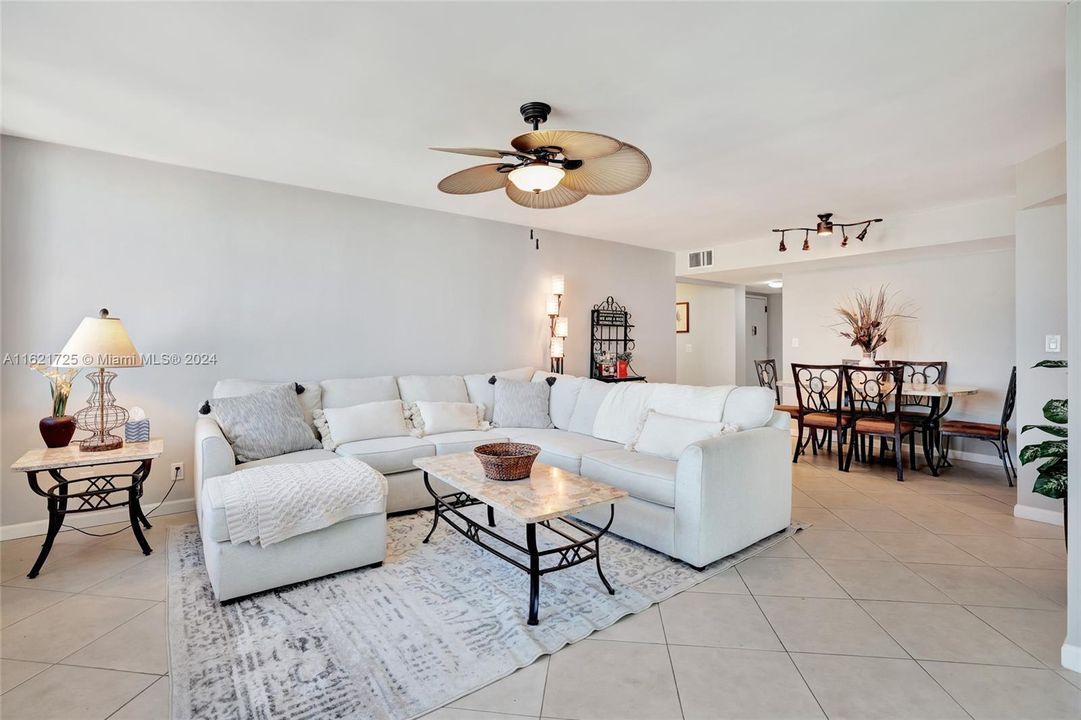 Active With Contract: $485,000 (2 beds, 2 baths, 1100 Square Feet)