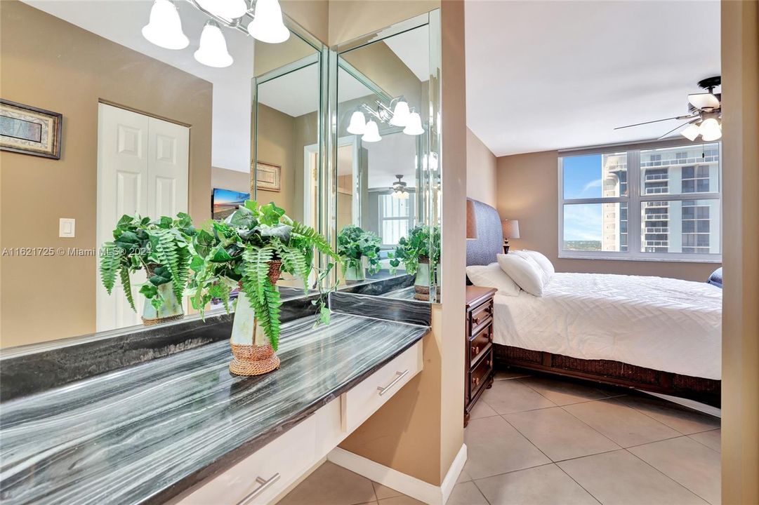 For Sale: $485,000 (2 beds, 2 baths, 1100 Square Feet)