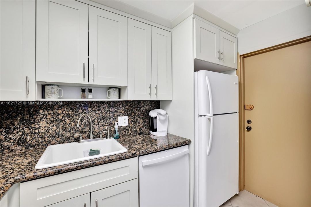 Active With Contract: $485,000 (2 beds, 2 baths, 1100 Square Feet)