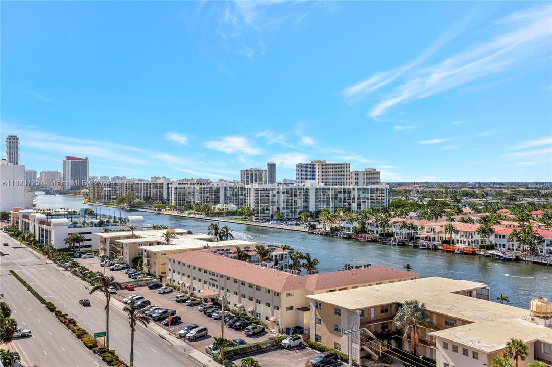 Active With Contract: $485,000 (2 beds, 2 baths, 1100 Square Feet)