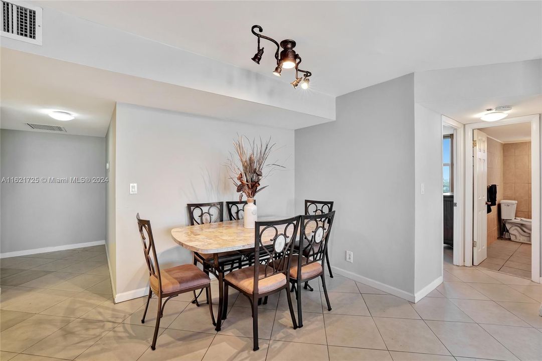 For Sale: $485,000 (2 beds, 2 baths, 1100 Square Feet)