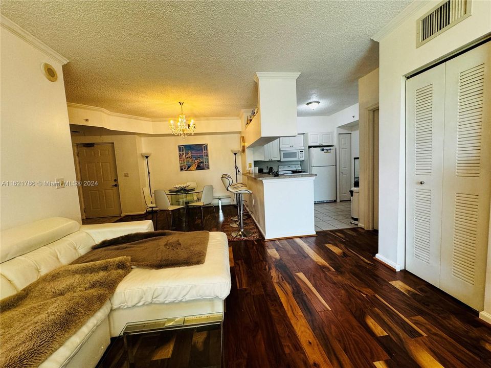 Recently Rented: $3,100 (2 beds, 2 baths, 1116 Square Feet)