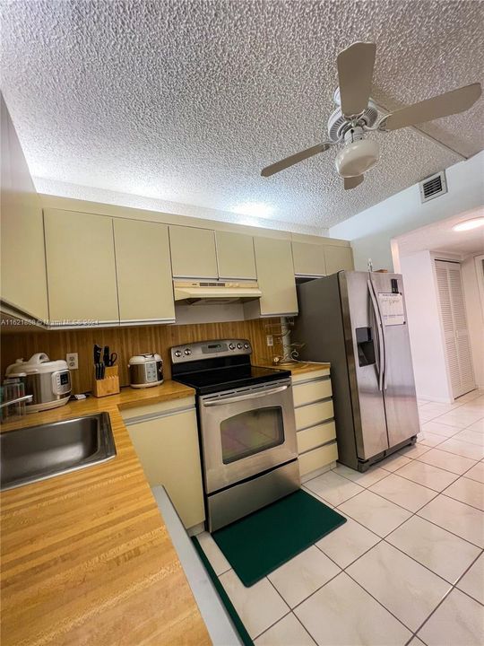 For Rent: $2,150 (1 beds, 1 baths, 950 Square Feet)