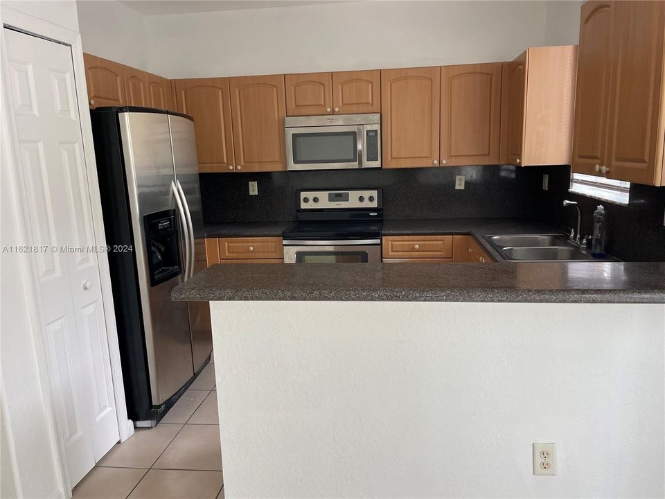 Recently Rented: $2,050 (3 beds, 2 baths, 1302 Square Feet)