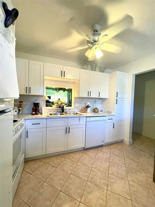 For Rent: $2,300 (2 beds, 2 baths, 1092 Square Feet)